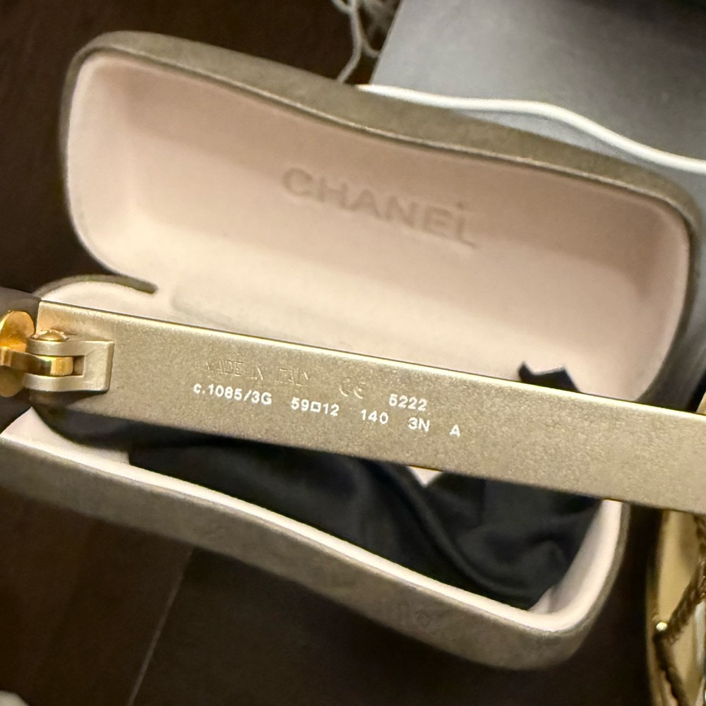 Chanel sunglasses - Picture 5 of 7